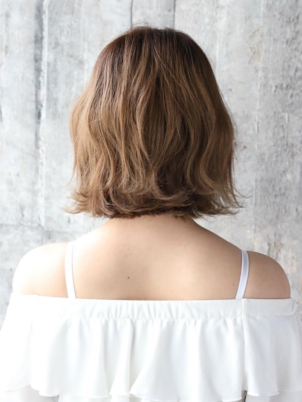 インナーカラーでこなれ感のあるお洒落なカジュアルボブ