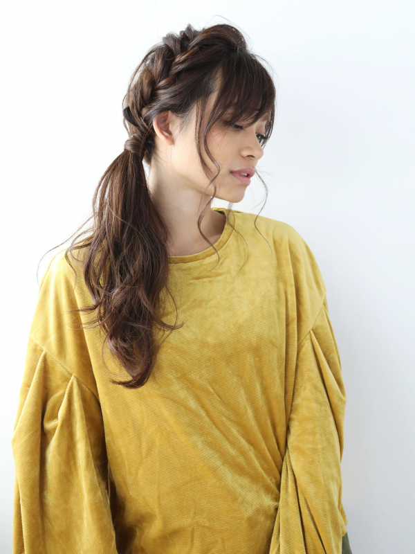 編み込み×サイドポニーの簡単ロングヘアアレンジ