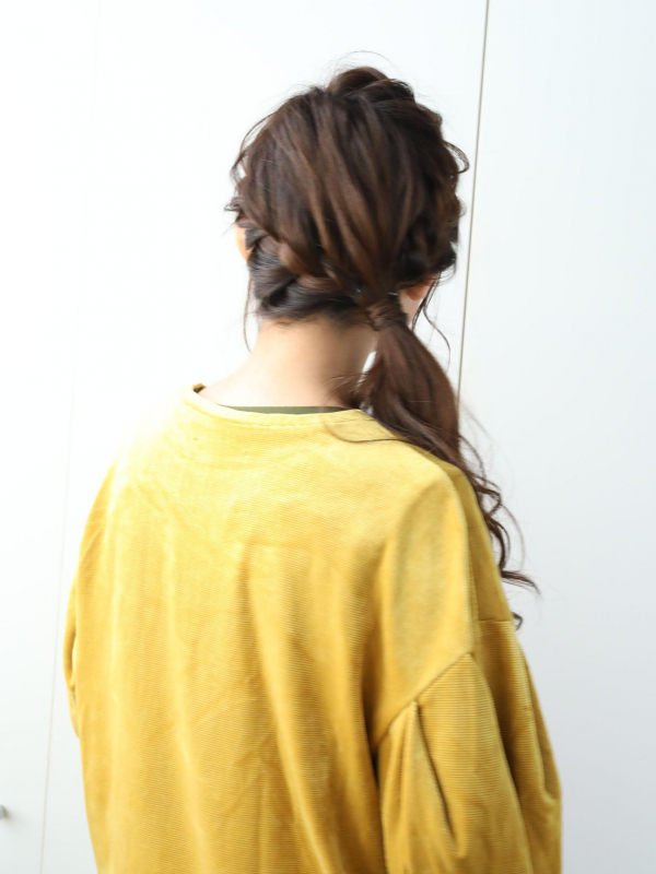 編み込み×サイドポニーの簡単ロングヘアアレンジ