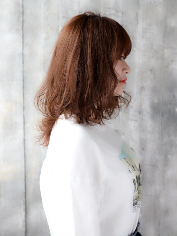 爽やか＆ナチュラルが魅力のゆるカールミディアムスタイル