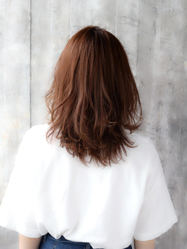 爽やか＆ナチュラルが魅力のゆるカールミディアムスタイル