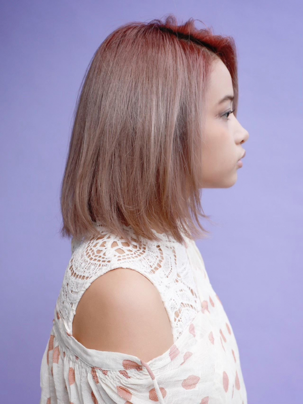 カラーで個性をプラス☆前髪なしストレートのミディアムボブ