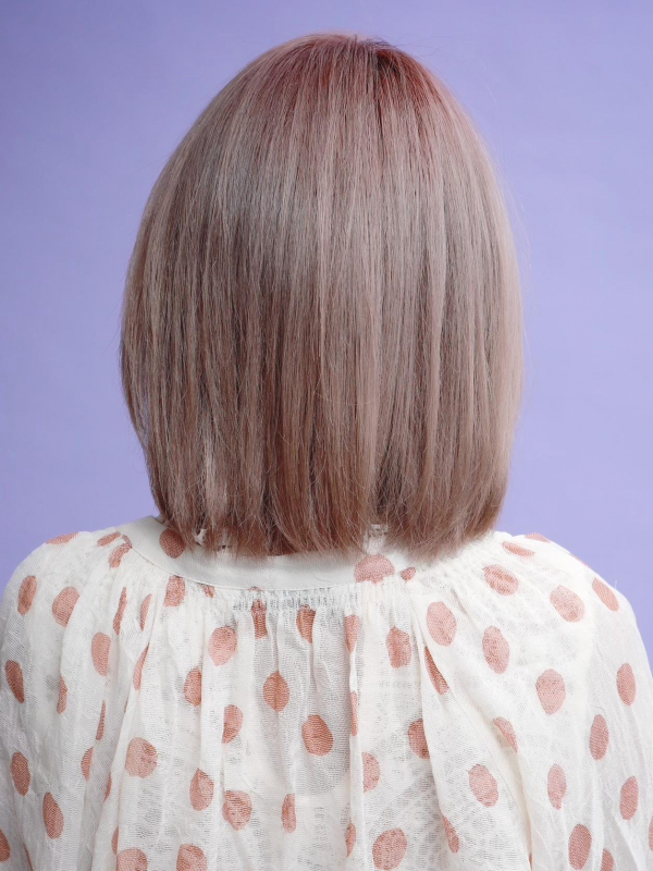 カラーで個性をプラス☆前髪なしストレートのミディアムボブ