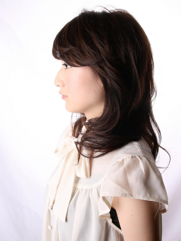 レイヤー効果で重くない☆黒髪のミディアム×パーマヘア