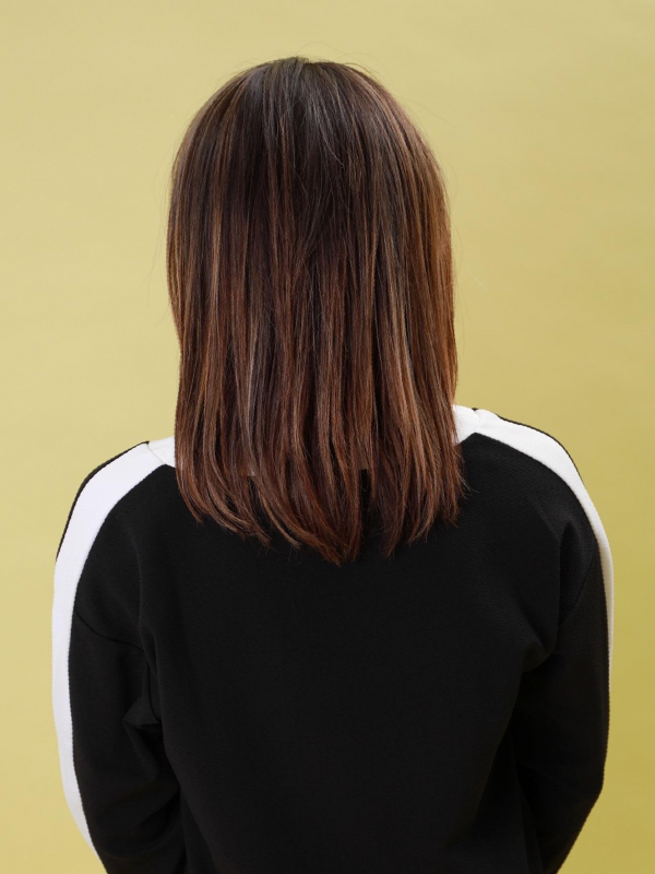 かきあげバングでラフなムードのミディアム×ストレート