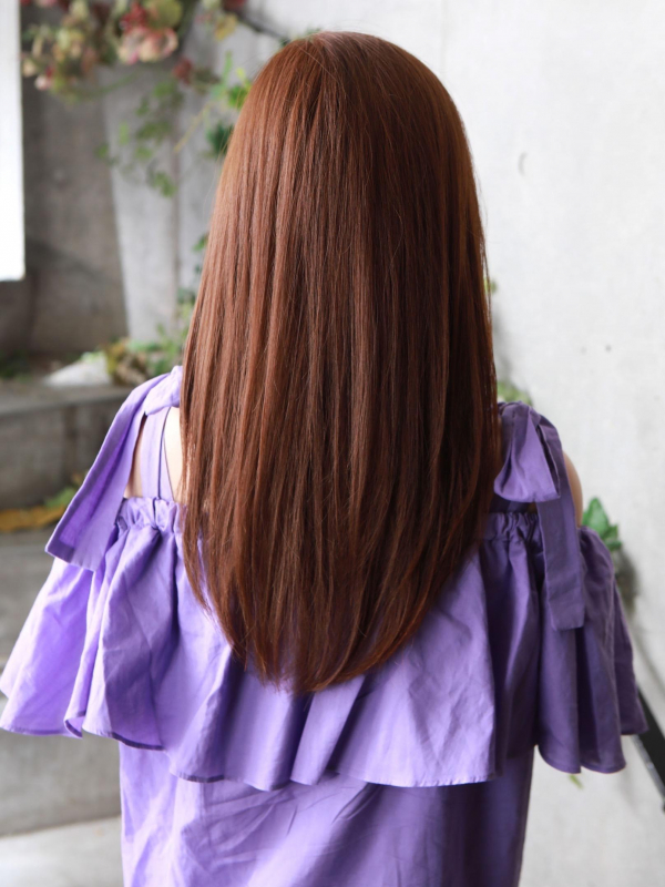 アプリコットベージュ×内巻きストレートの大人かわいいセミロン