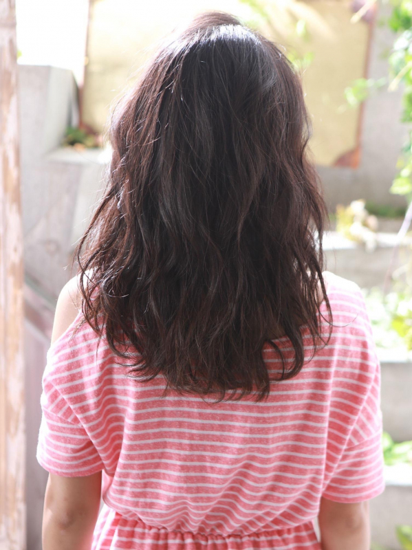 シースルーバング×ふわふわウェーブの大人かわいいセミロング