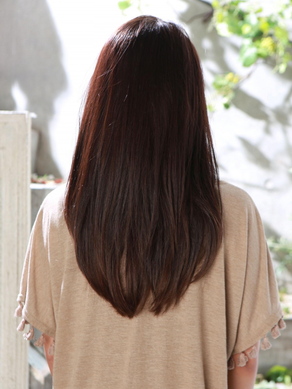 かきあげバング×レイヤーカットの大人セミロングストレート