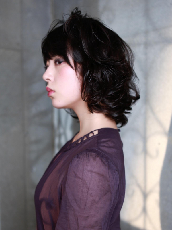 黒髪でクールなボブスタイル