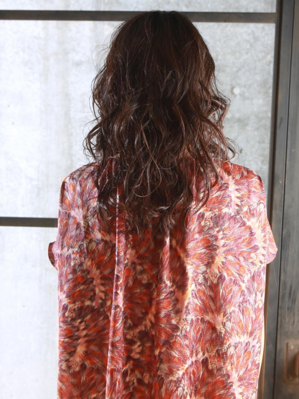 ウェットスタイリングで大人のツイストパーマ×セミロング