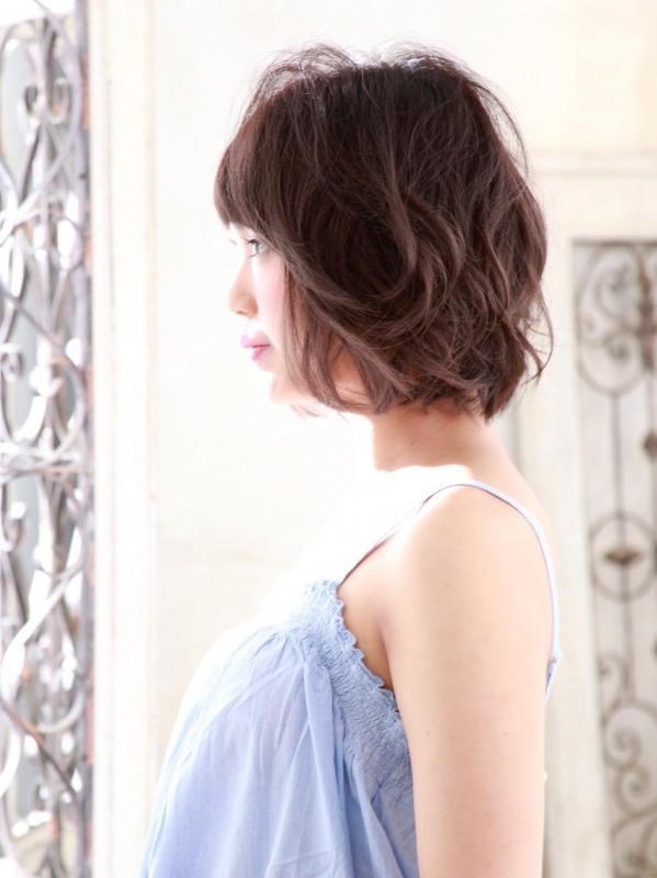 前髪あり×暗髪のナチュラルなぱっつんボブスタイル