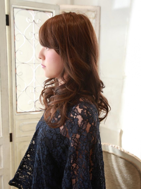 前髪なし×ゆるふわウェーブの大人かわいいセミロング