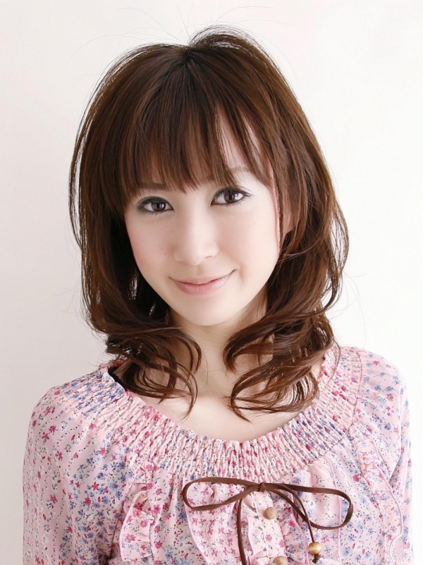 前髪あり×内巻きパーマの大人かわいいセミロング