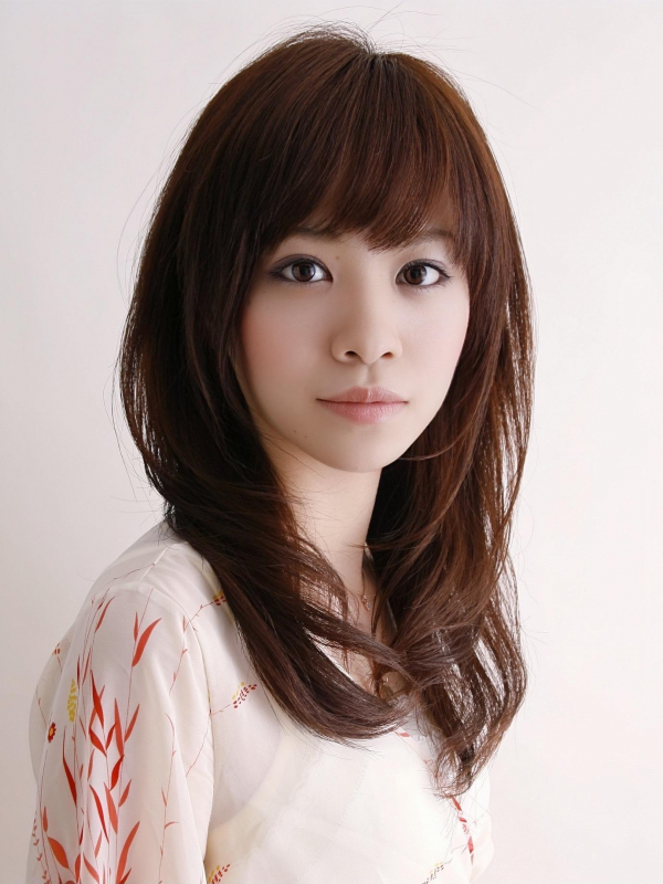 前髪あり×内巻きレイヤーの上品セミロングストレート