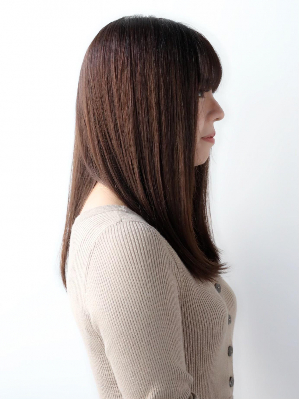 前髪あり×重めストレートの美髪セミロング