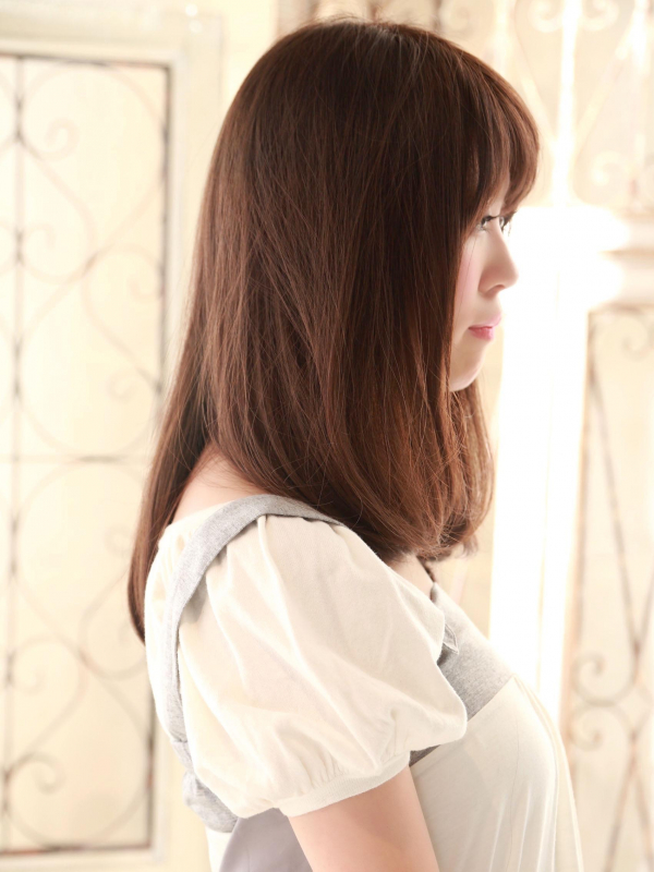 前髪あり×内巻きワンカールの愛されセミロングストレート