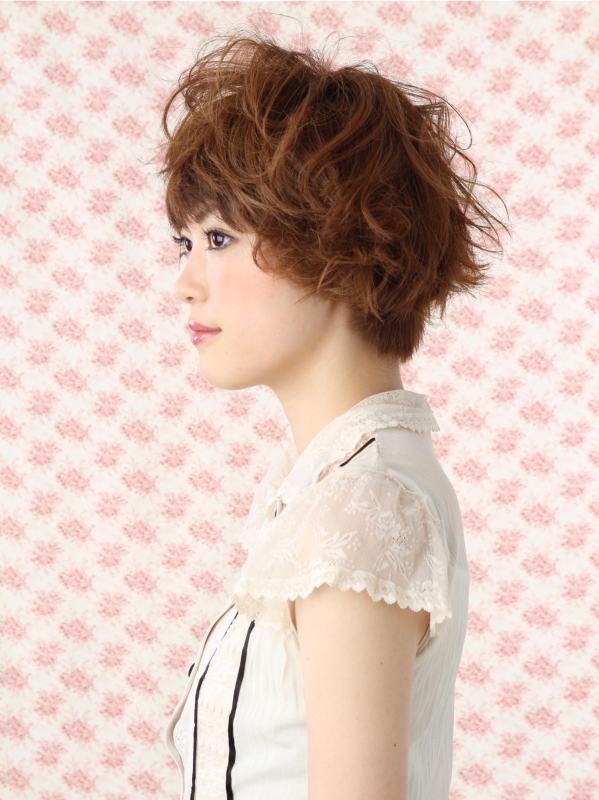 愛される柔らかい印象のショートパーマスタイル