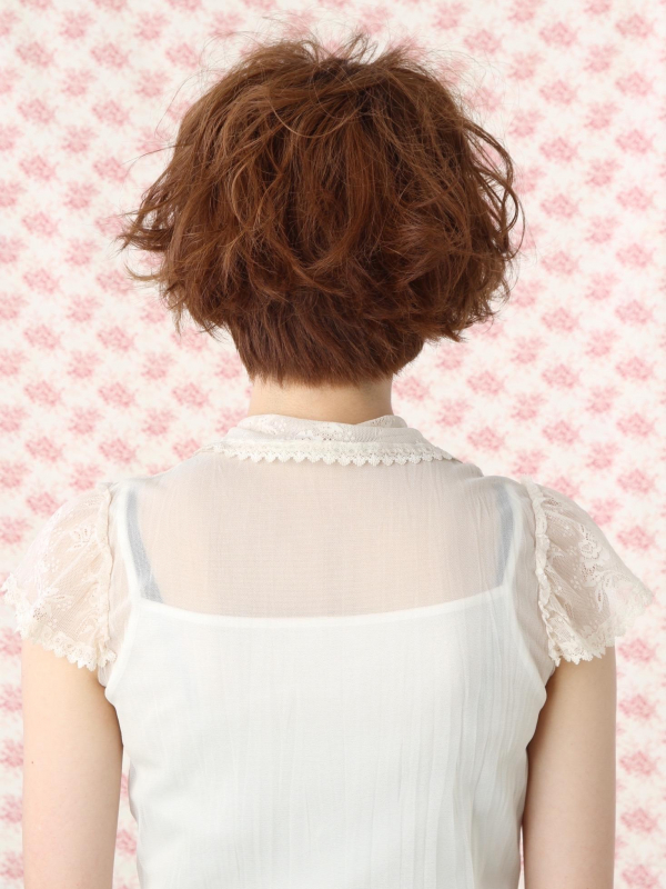 愛される柔らかい印象のショートパーマスタイル