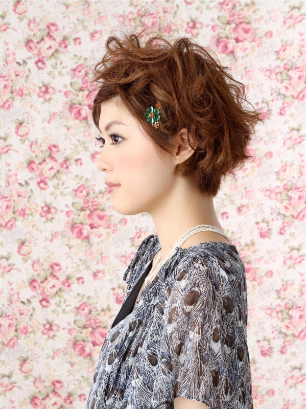 簡単にできるお呼ばれヘア！パーマ×ショートのヘアアレンジ