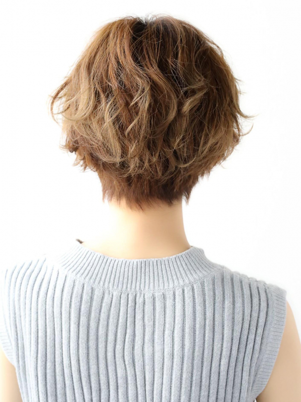 40代50代にも！ ミックスパーマのくびれショート