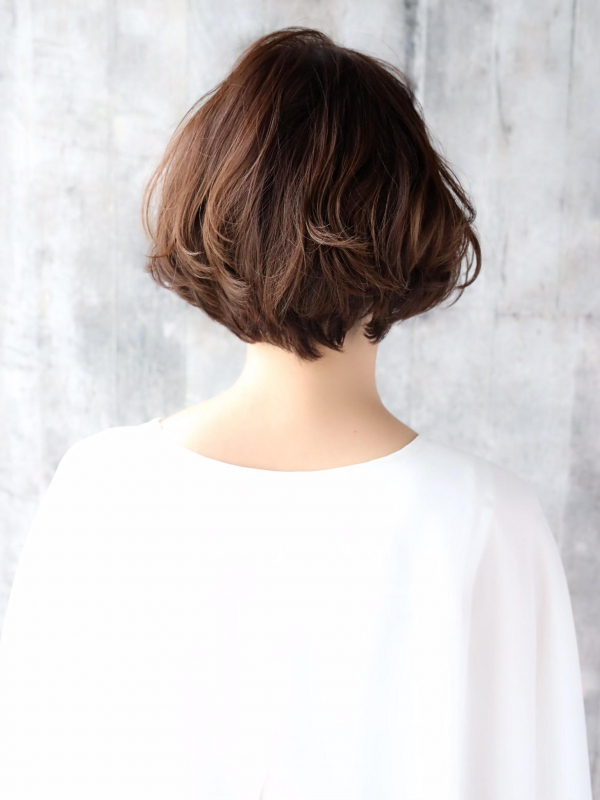 40代50代にも！ ゆるふわ前下がりショートボブ