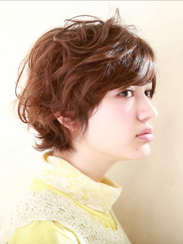 40代50代に！ふわりパーマがナチュラルムードのショートヘア
