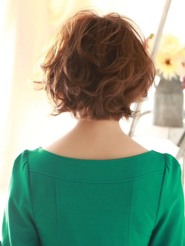 40代50代にも♪ ふんわりウェーブのパーマ×ショートヘア