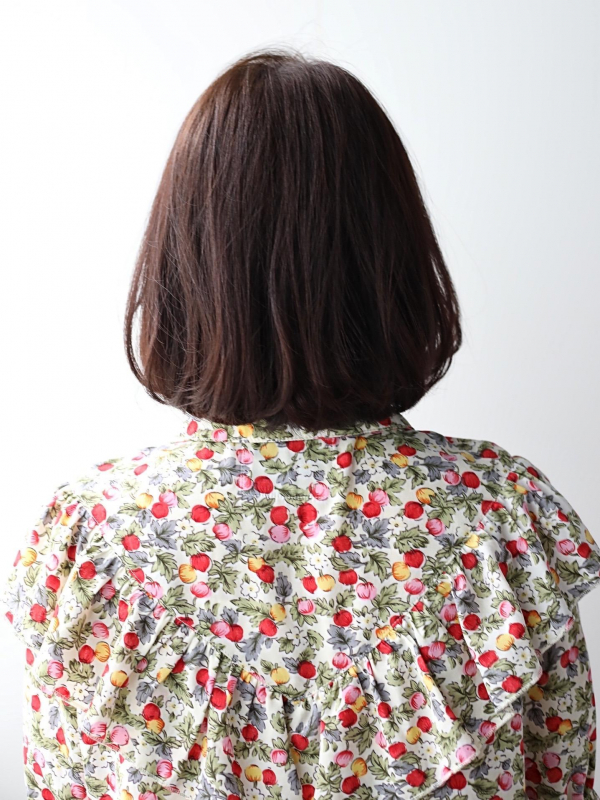 クセ毛風カールと暗髪で、オシャレ上級者のボブ×パーマヘア