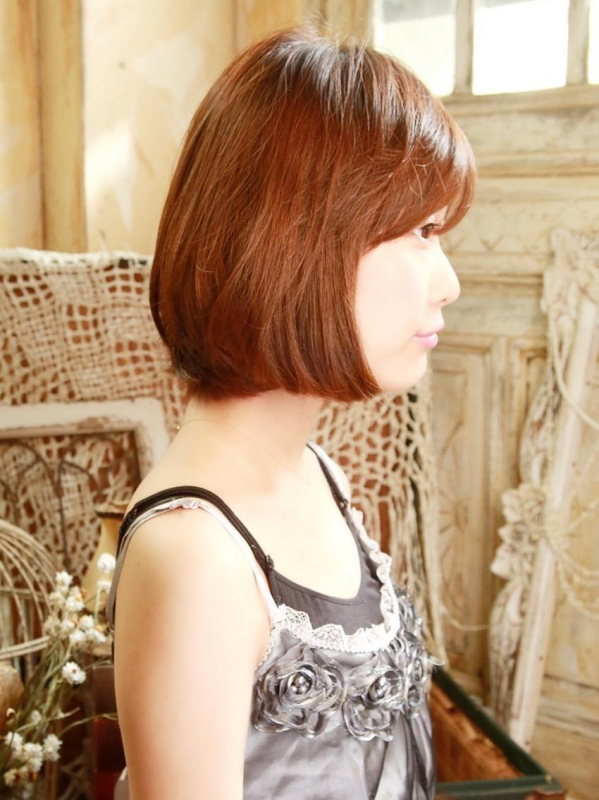 40代50代に！ シンプル＆大人ムードの洗練ストレート×ボブ