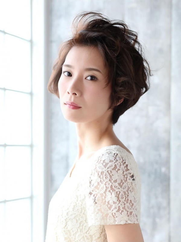 40代にも！ 簡単アレンジでショートヘアをパーティー仕様に