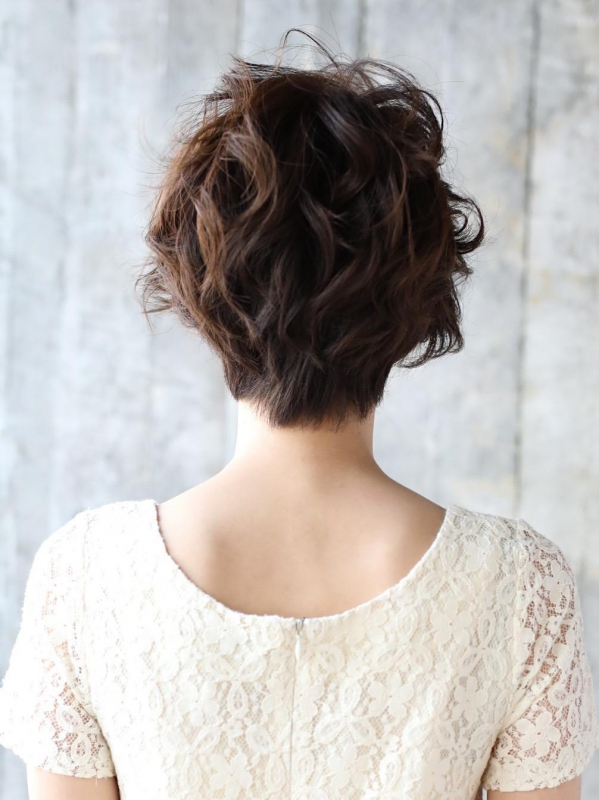 40代にも！ 簡単アレンジでショートヘアをパーティー仕様に