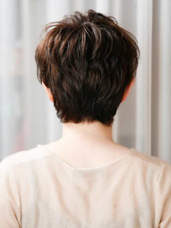 短め前髪×チェスナットブラウンの自然なベリーショートスタイル