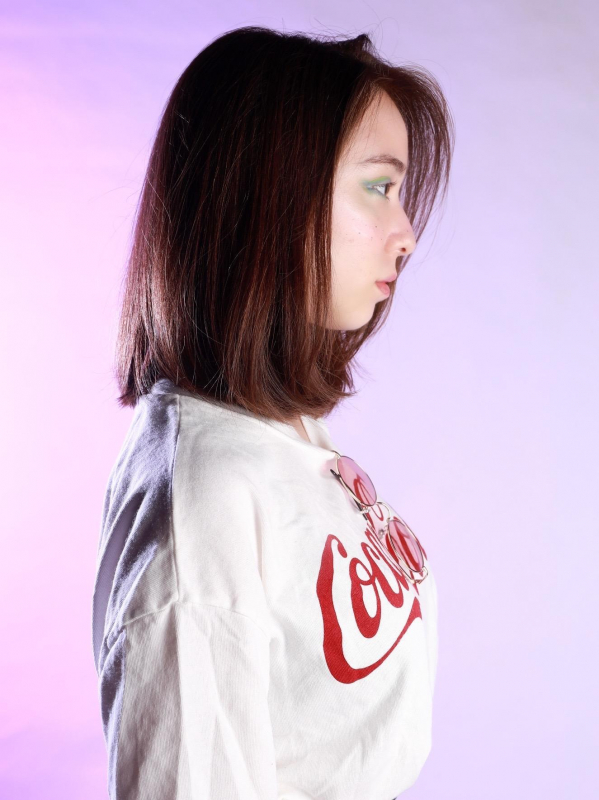 かきあげバング×さらさらストレートのミディアムボブ