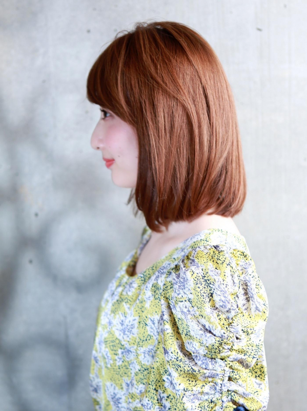 切りっぱなしが大人かわいい！ミディアムストレートボブ