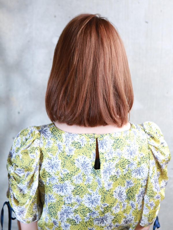 切りっぱなしが大人かわいい！ミディアムストレートボブ