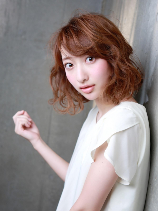 外国人風ウェーブ×カッパーブラウンの大人かわいいミディアムボ