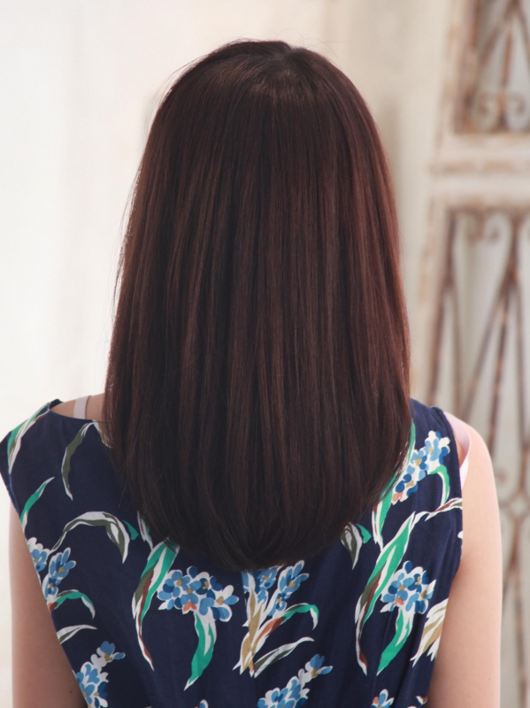 ぱっつん前髪×レイヤーストレートの暗髪ミディアム