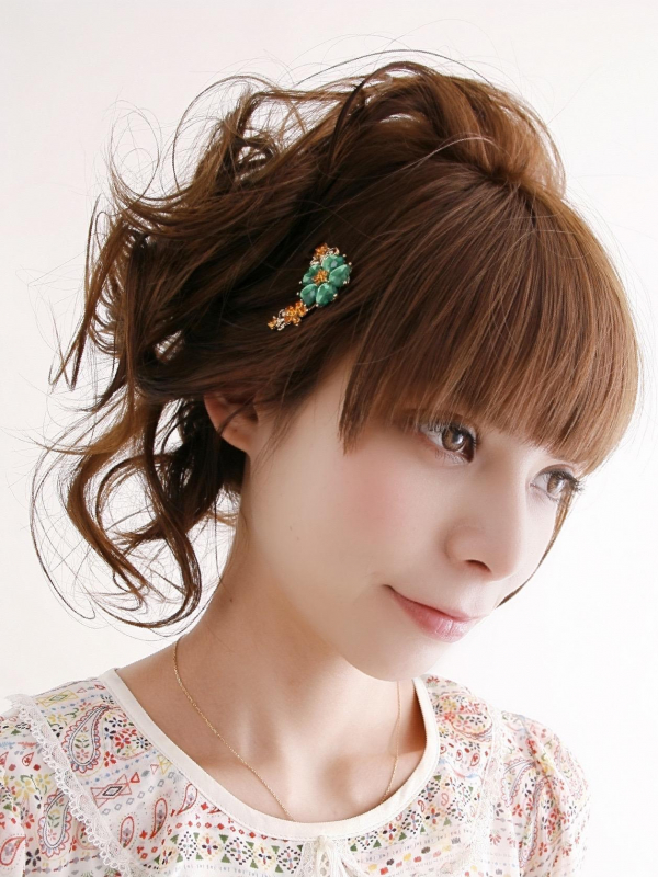 サイドポニーテールで簡単可愛い！ミディアムヘアのパーティーア