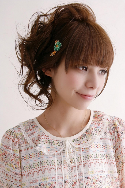 サイドポニーテールで簡単可愛い！ミディアムヘアのパーティーア