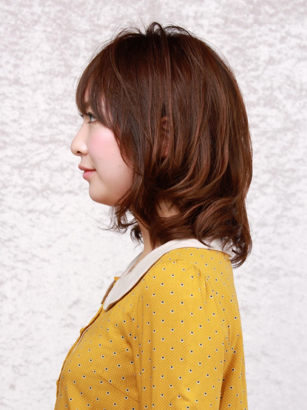 ゆるふわウェーブ×ウルフレイヤーの大人かわいいミディアム