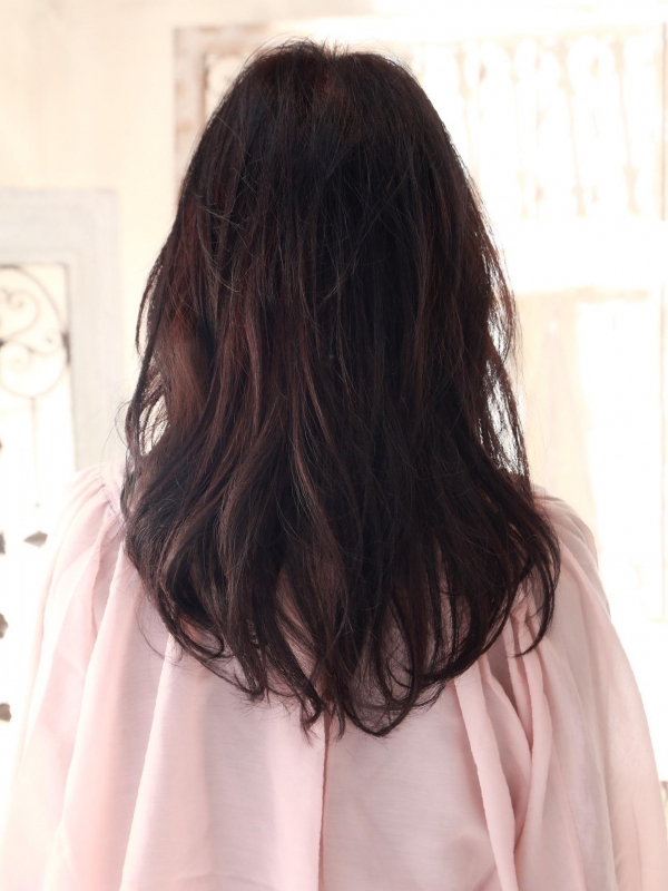 前髪厚め×黒髪パーマがドラマチックなセミロング