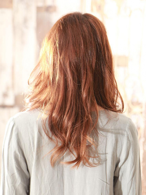 30代40代 毛先パーマがゴージャスな前髪あり×セミロング