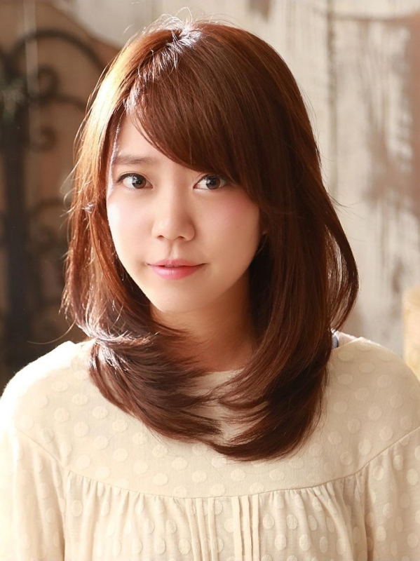 30代40代に！ 毛先レイヤーが軽やかストレート×セミロング