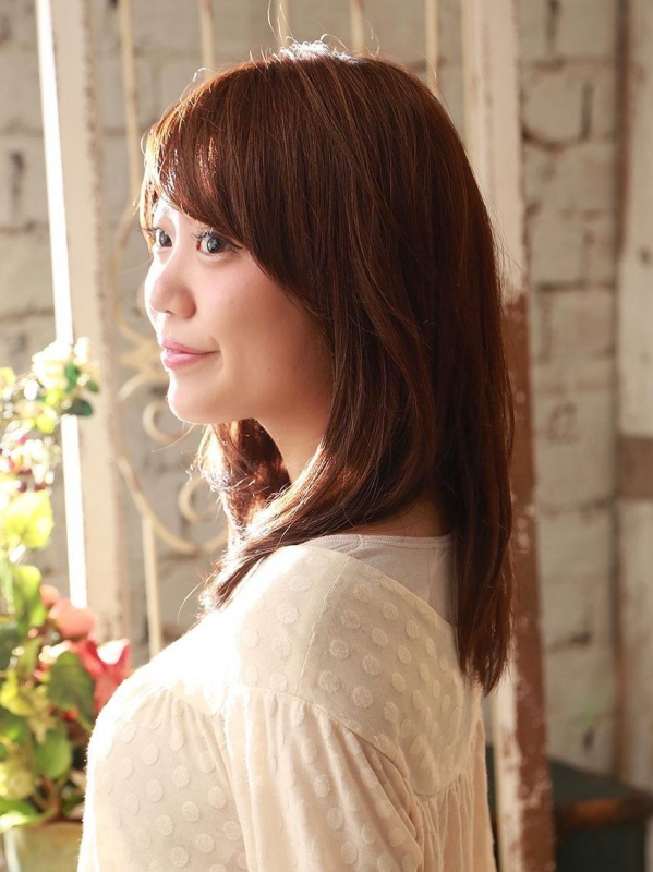 30代40代に！ 毛先レイヤーが軽やかストレート×セミロング