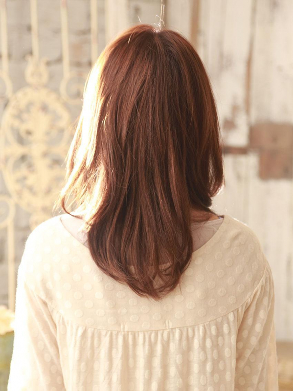 30代40代に！ 毛先レイヤーが軽やかストレート×セミロング