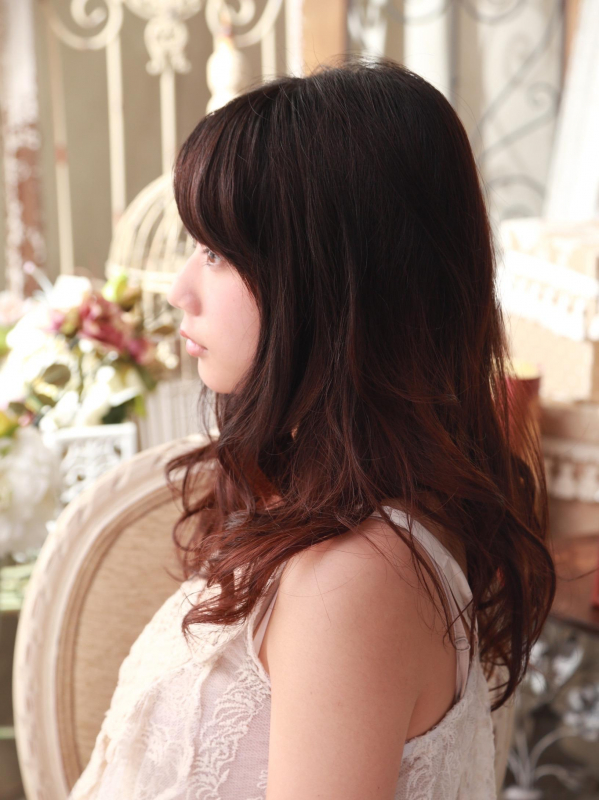 清楚でリッチ！ 暗めカラーのパーマ×セミロング