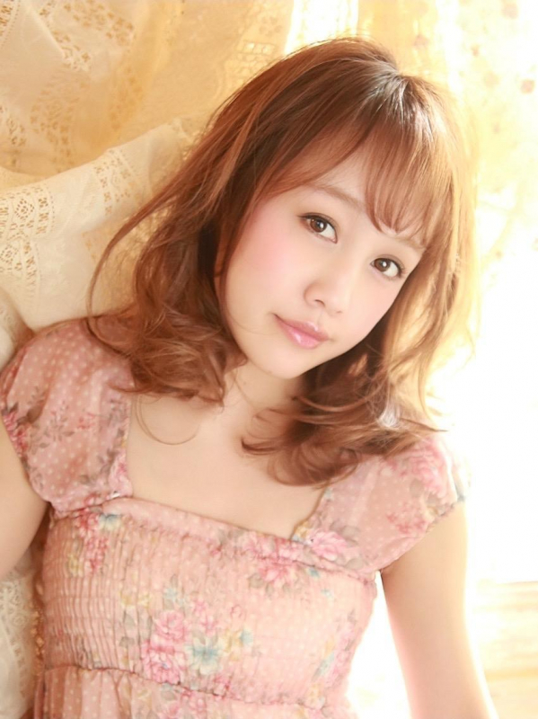 シースルーバング×ウェーブで愛されミディアムスタイル