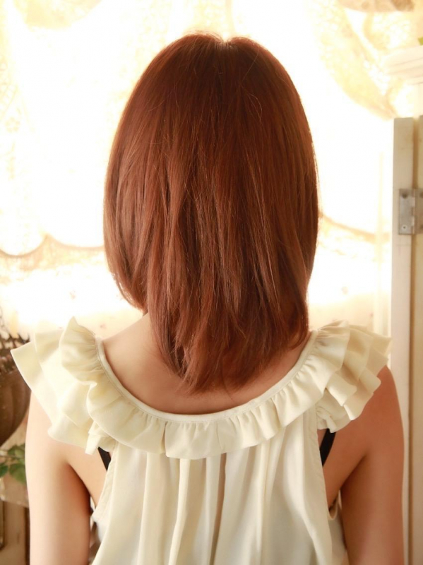 ナチュラルなストレートで大人なウルフミディアム