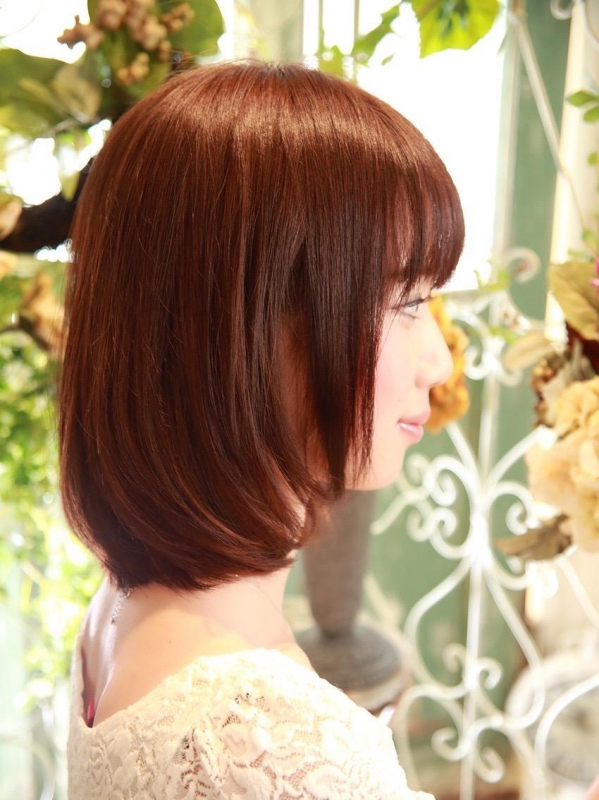 前髪あり×内巻きレイヤーで可愛らしいボブスタイルに