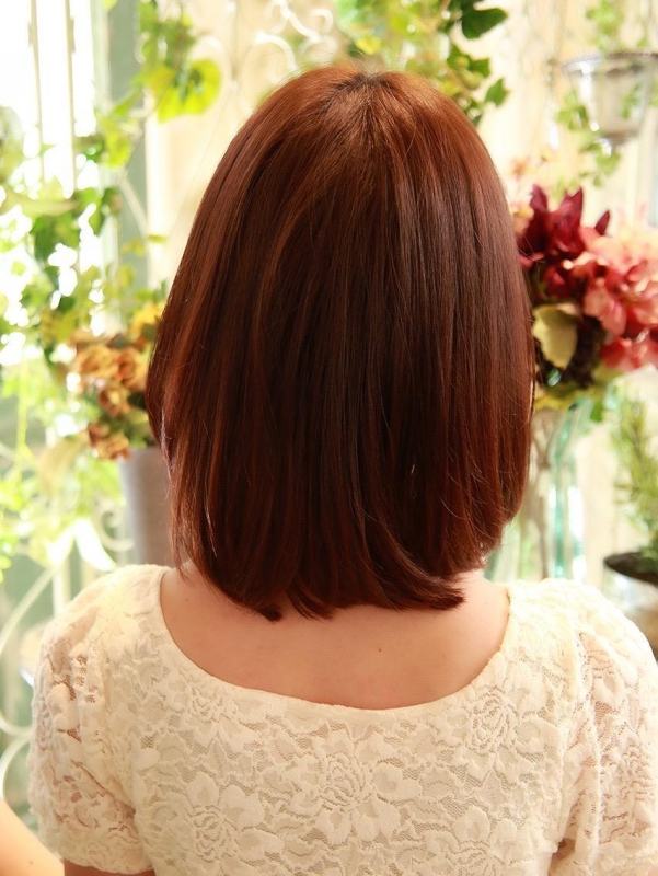 前髪あり×内巻きレイヤーで可愛らしいボブスタイルに